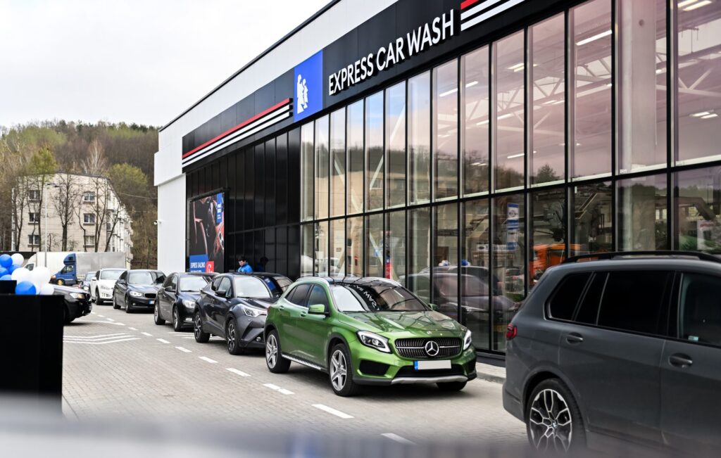 Driving Franchise Success: The Advantages of Express Car Wash Technology